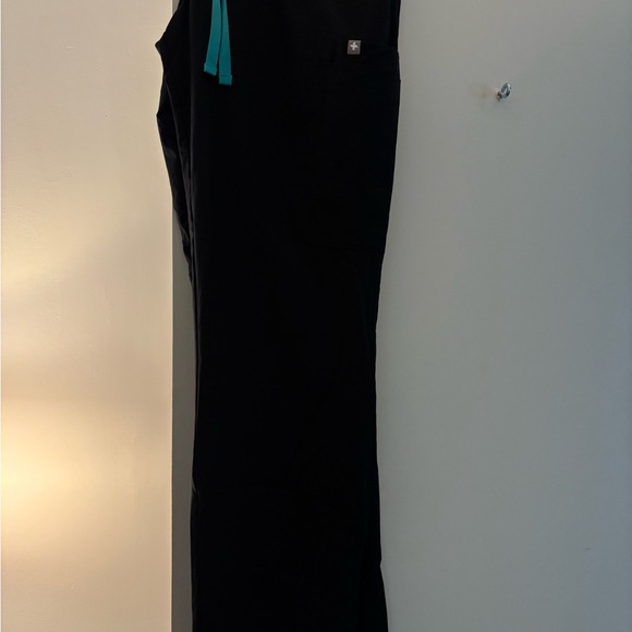 Figs Technical Collection Bundle. - Picture 2 of 7